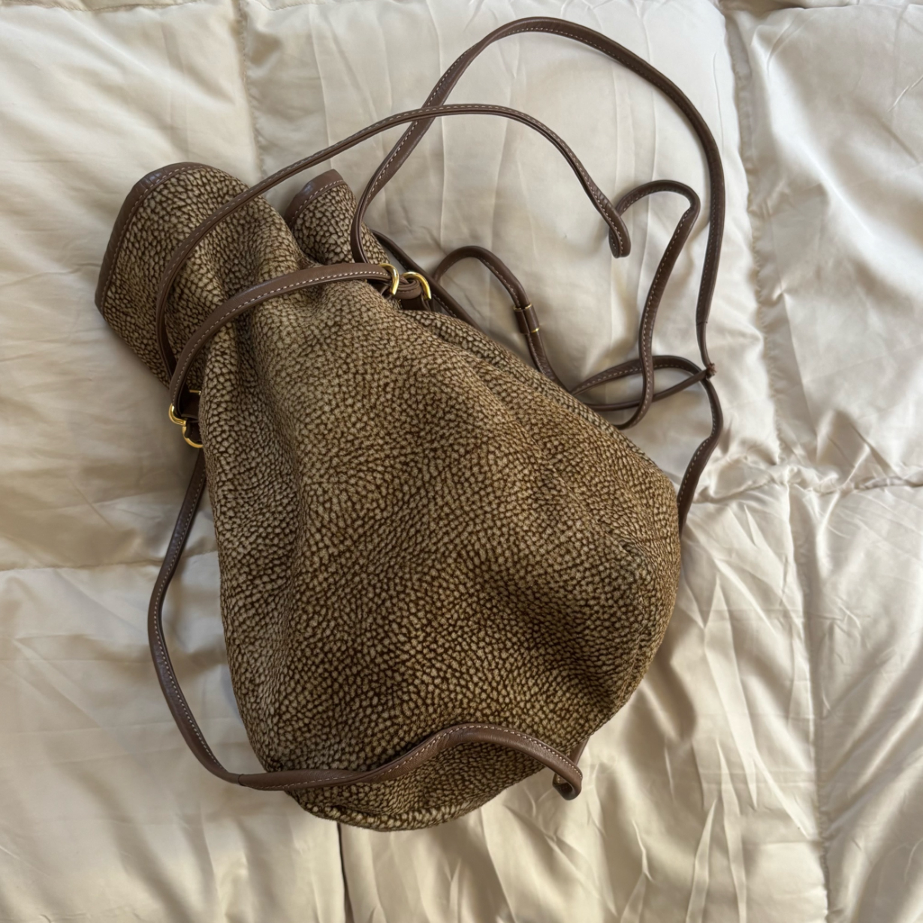 Borbonese Italian Crossbody Drawstring Bucket Elegant Tan Shoulder Dumpling Bag